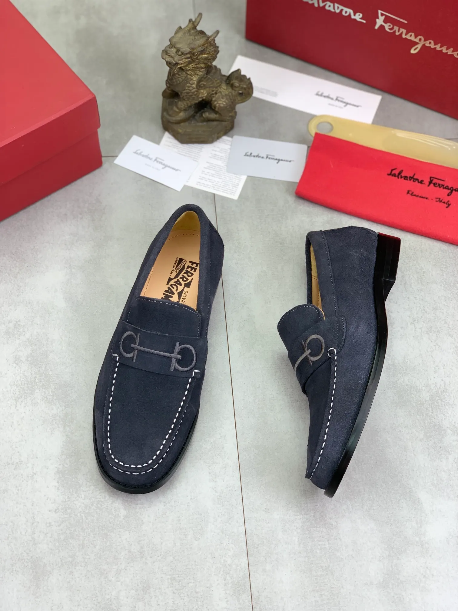 Men's Men's Shoes 💰P460💰[New Style] Water-dyed Niuli 🆘[Salvatore Ferragamo] Ferragamo's latest casual business leather shoes for men! Available at counters simultaneously! The fabric is made of specially imported original calfskin, the lining is made of imported water-dyed cowhide, and the original combination outsole is absolutely luxurious and leads the fashion trend. Matching code: 38-45; 5️⃣ colors available